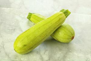 dos joven calabacín para Cocinando foto