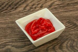 salsa de tomate en el tazón foto