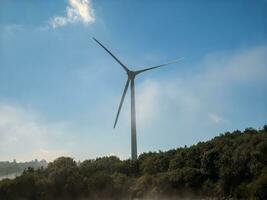 viento poder planta rotor cerca vista. energía eólica generador. verde energía, eco simpático industria concepto foto