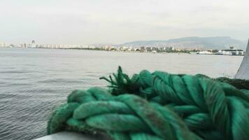 corde dans une bateau et le mer video