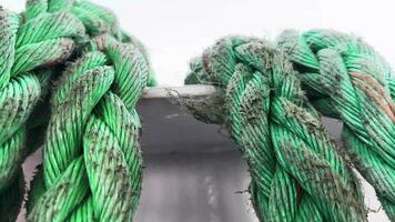 corde dans une bateau et le mer video