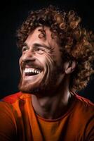 alegre estudio retrato de un sonriente europeo hombre con Rizado rojo cabello, de cerca, suave luz, ai generado Arte foto