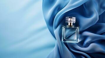 generativo ai, botella de perfume en un azul seda antecedentes. vaso matraz con azul fragancia embalaje diseño burlarse de arriba foto