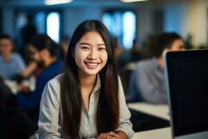 retrato de joven mujer trabajando en ordenador portátil computadora en moderno oficina, confidente empleado sonriente felizmente mientras trabajando con compañeros de trabajo ai generativo foto