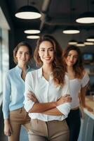 grupo de casual negocio trabajo en equipo hombres y mujer mirando a cámara con cruzado brazos en oficina, nuevo Generacion de energético empresarios concepto. ai generativo foto