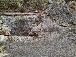 sucio pared de gris hormigón textura con agrietado superficie desde arena y cemento materiales foto