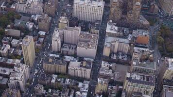 paisagem urbana do Midtown distrito dentro Manhattan. residencial vizinhança. aéreo visualizar. Novo Iorque cidade, Unidos estados do América video