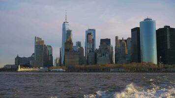 lager Manhattan stedelijk horizon in de ochtend. nieuw york stad video