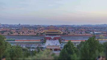 proibido cidade e Pequim Horizonte, China. Visão a partir de Jingshan parque às pôr do sol. dia para noite Tempo lapso video