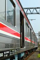 viajero diario al trabajo línea o eléctrico tren en Jacarta, Indonesia. foto