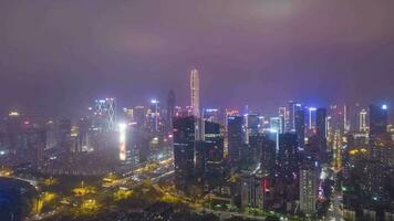 Shenzhen cidade às noite. urbano futiano distrito. guangdong, China. aéreo Tempo lapso, hiper lapso. zangão moscas lateralmente e para cima video