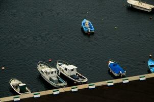 barcos en el lago foto