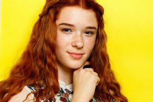 Indoor portrait of excited curly woman with trendy makeup. photo