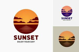 puesta de sol disfrutar tu día logo es un diseño activo presentando un puesta de sol paisaje con el texto disfrutar tu día. eso es adecuado para creando logos o gráficos para negocios o marcas focalización relajación vector