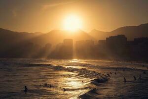 puesta de sol a copacabana playa, rio Delaware janeiro, Brasil foto