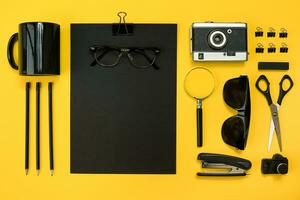 Workplace with office items and business elements on a desk. Con photo