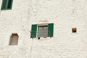 maravilloso arquitectura de el antiguo pueblo ostuni, barí, Italia. foto