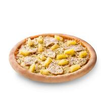 delicioso italiano Pizza con piñas y pollo filete aislado en blanco antecedentes foto