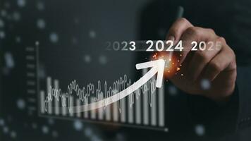 negocio grafico planificación crecimiento 2024, estrategia digital tecnología marketing, lucro ingreso, economía, financiero inversión datos valores mercado análisis Progreso concepto. foto