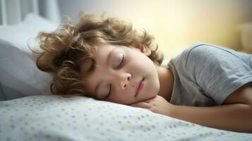 retrato de un linda pequeño chico dormido en cama a hogar. generativo ai foto