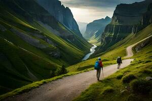 dos personas caminando abajo un camino en el montañas. generado por ai foto