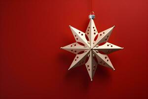 Navidad plano laico Bosquejo con brillante oro estrella decoración en rojo antecedentes con Copiar espacio. parte superior ver de invierno fiesta concepto composición. foto