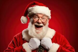 retrato de contento Papa Noel claus en los anteojos en un rojo antecedentes generativo ai foto