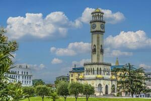 punto de referencia chachi torre en soleado día en batumi, Georgia foto