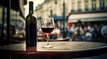 generativo ai, vaso de vino y botella en de madera mesa con difuminar antecedentes con luces de calle bar, cafetería, café tienda o restaurante, vino burlarse de arriba foto