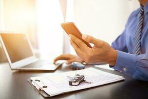 Car dealers have used applications in mobile phones to calculate interest rates and monthly car payments for customers and can also use applications to notify when payments are due. photo