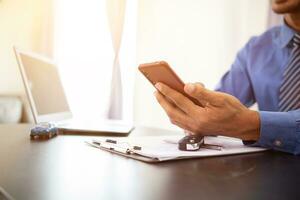 Car dealers have used applications in mobile phones to calculate interest rates and monthly car payments for customers and can also use applications to notify when payments are due. photo