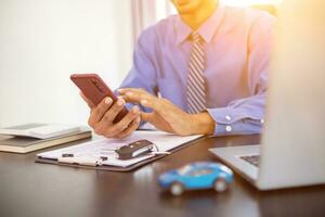 Car dealers have used applications in mobile phones to calculate interest rates and monthly car payments for customers and can also use applications to notify when payments are due. photo