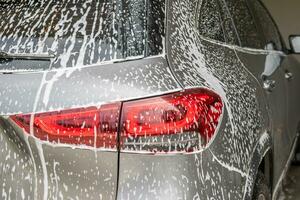 coche limpieza y Lavado con espuma jabón foto