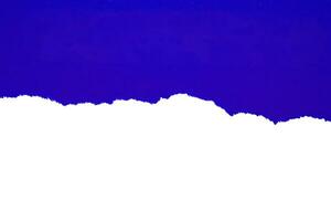 azul rasgado papel Rasgado bordes tiras aislado en blanco antecedentes foto