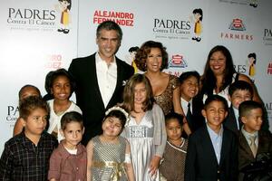 alejandro Fernández eva longoria cáncer niños llegando a el padres contra el cánceres 2008 el sueno Delaware esperanza gala a el grandioso salón de baile en los angeles California en octubre 7 7 2008 2008 foto