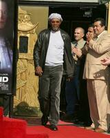 Samuel yo Jackson Samuel yo Jackson huella de la mano y huella ceremonia graumans chino teatro los ángeles, California enero 30, 2006 foto