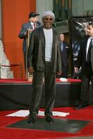 Samuel yo Jackson Samuel yo Jackson huella de la mano y huella ceremonia graumans chino teatro los ángeles, California enero 30, 2006 foto