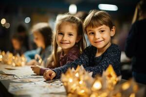 niños participativo en Janucá artesanía foto