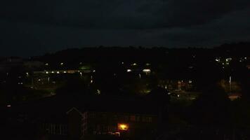 aéreo imágenes de británico iluminado lutón pueblo a sólo después puesta de sol durante noche. el imágenes capturado en septiembre 1º, 2023 con drones cámara. lutón, Inglaterra unido Reino video