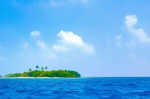 islas de banco de arena turquesas tropicales naturales madivaru finolhu rasdhoo atoll maldivas. foto