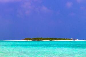 islas de banco de arena turquesas tropicales naturales madivaru finolhu rasdhoo atoll maldivas. foto