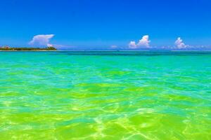 playa caribeña tropical agua clara turquesa playa del carmen méxico. foto