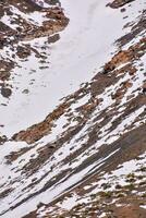 un Nevado montaña lado foto