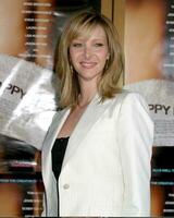 Lisa Kudrow Happy Endings Premiere Manns National Theater Westwood CA June 26 2005 photo