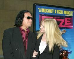 gene Simmons Shannon tweed poner en pantalla de rize egipcio teatro los angeles California junio 21 2005 foto