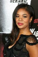 Regina Hall arriving at the Law Abiding Citizen Premiere Graumans Chinese Theater Los Angeles CA October 6 photo