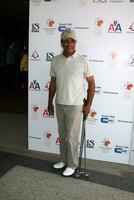 Johnny Mathis llegando a el nacional riñón Fundación celebridad golf clásico a el orilla del lago orilla del lago golf club en Burbank California en mayo 4 4 foto