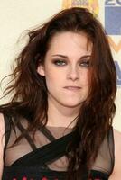 Kristen Stewart arriving at the 2009 MTV Movie Awards in Universal City CA on May 31 photo