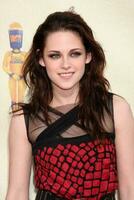 Kristen Stewart arriving at the 2009 MTV Movie Awards in Universal City CA on May 31 photo