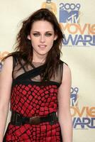 Kristen Stewart arriving at the 2009 MTV Movie Awards in Universal City CA on May 31 photo